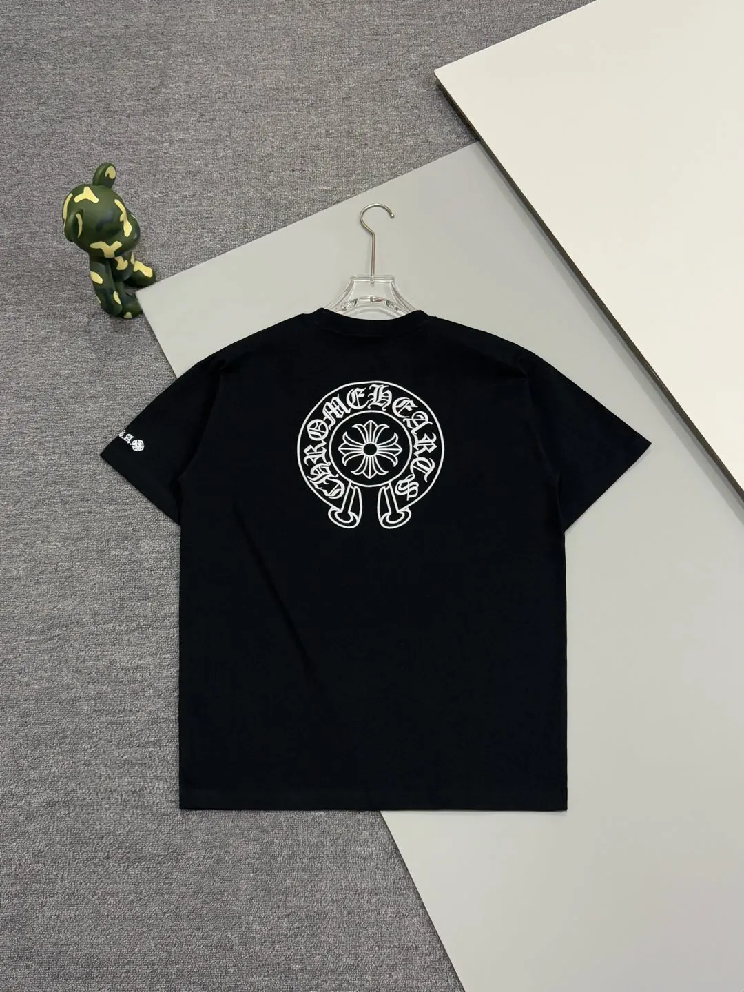 🅿️190 [High quality] Chrome hearts ss25 new first release latest short-sleeved round neck t-shirt, high-end customization, avant-garde and fashionable design! The brand logo is applied to the front and back cuffs using 100,000 needle embroidery techniques. High-end customized 280g fabric. Soft to the touch. Comfortable to wear. Exquisite stitching. Fine workmanship. The upper body effect is incomparably handsome! Same style for men and women, color: white, black size: S to xL